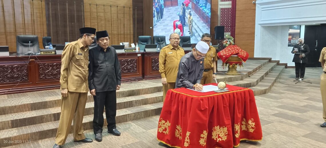 DPRD Sumbar Sahkan Perda Pajak Daerah dan Retribusi