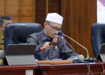 DPRD Sumbar Sahkan Perda Pajak dan Retribusi Jadi Perda