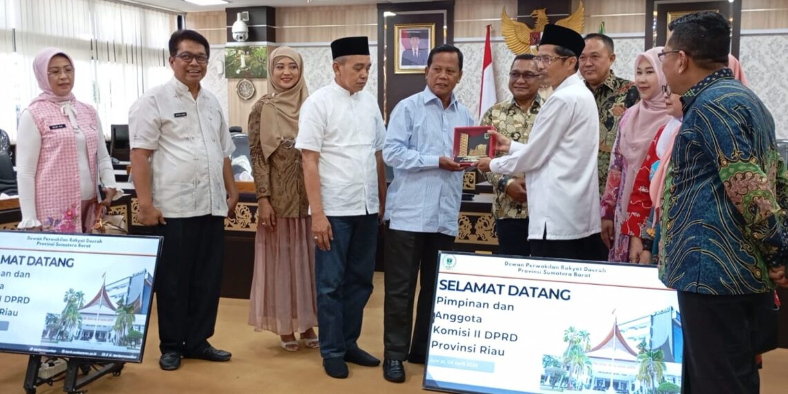 Komisi II DPRD Riau Kunjungi DPRD Sumbar
