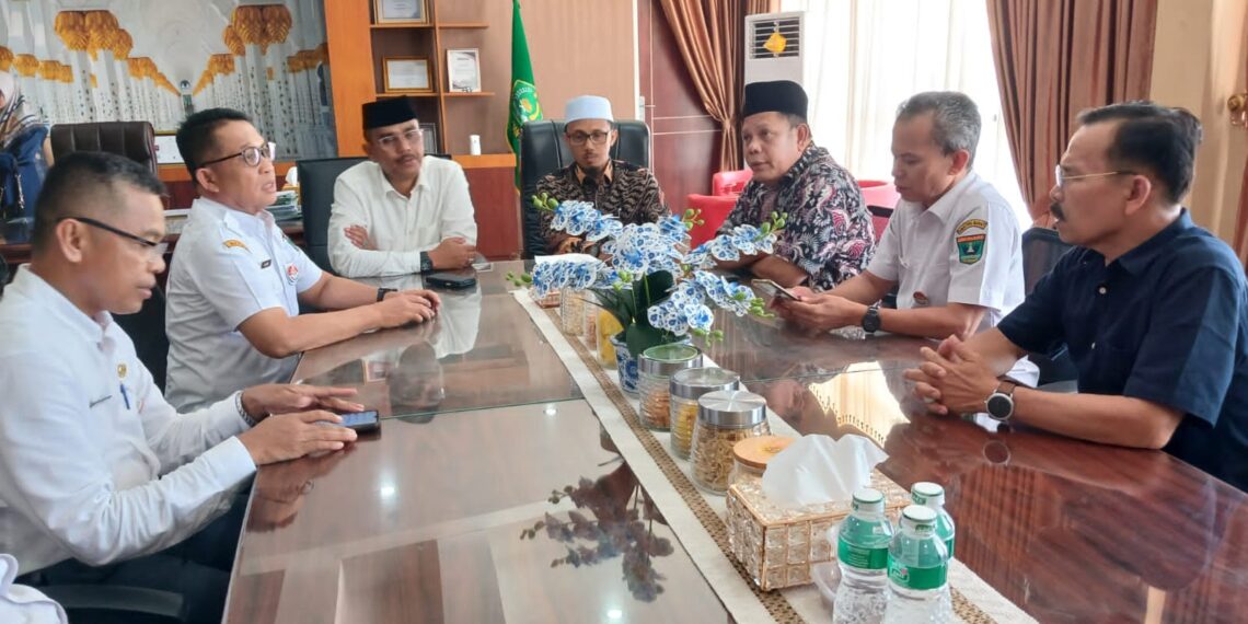 Wakil Ketua DPRD Sumbar dan Komisi V Tinjau Kesiapan UPT Embarkasi Haji Padang Sambut  CJH