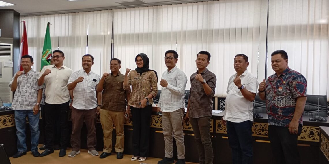 Konsultasi Program Pokir, Komisi B DPRD Toba Kunjungi DPRD Sumbar