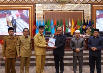 Gubernur Sampaikan Nota Pengantar Tiga Ranperda Kepada DPRD Sumbar