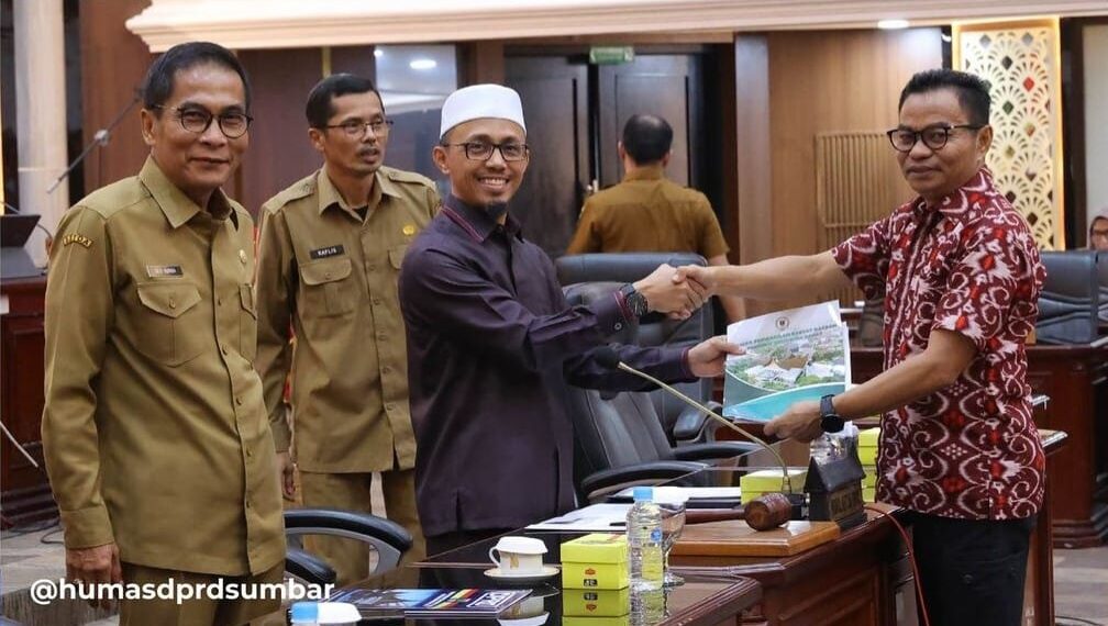 Fraksi-Fraksi DPRD Sumbar Sampaikan Pendapat Akhir Atas Dua Ranperda