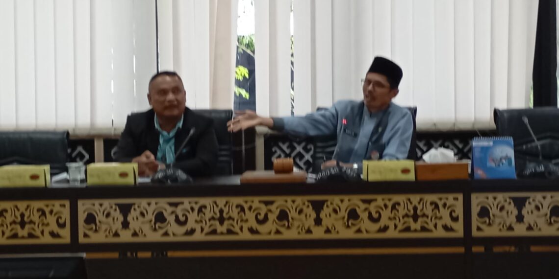 Sekretaris DPRD Sumbar Raflis Terima Kunjungan Komisi C DPRD Toba