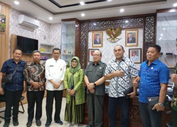 Diterima Sekretaris DPRD Sumbar Raflis, Komisi II DPRD Sulawesi Tenggara Kunjungi DPRD Sumbar