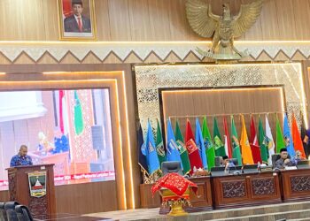 Pimpinan dan Fraksi DPRD Sumbar Ditetapkan