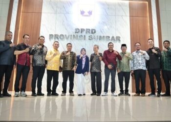 Komisi DPRD Muaro Jambi Konsultasi Soal Perizinan ke DPRD Sumbar