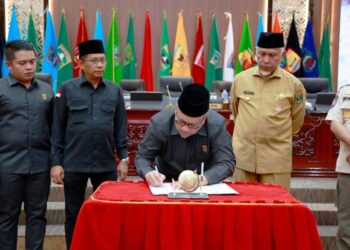 DPRD Sumbar Sahkan Perda Pengelolaan Sampah sebagai Produk Hukum Yang Sah