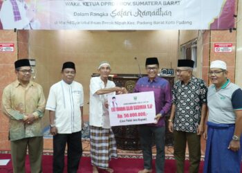 Evi Yandri Salurkan Bantuan Hibah untuk Masjid Syariatul Ihsan