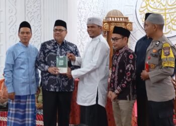 Ketua DPRD Provinsi Sumatera Barat Muhidi Motivasi Jama’ah Masjid Al Muhajirin untuk Selalu Berinteraksi dengan Al Quran