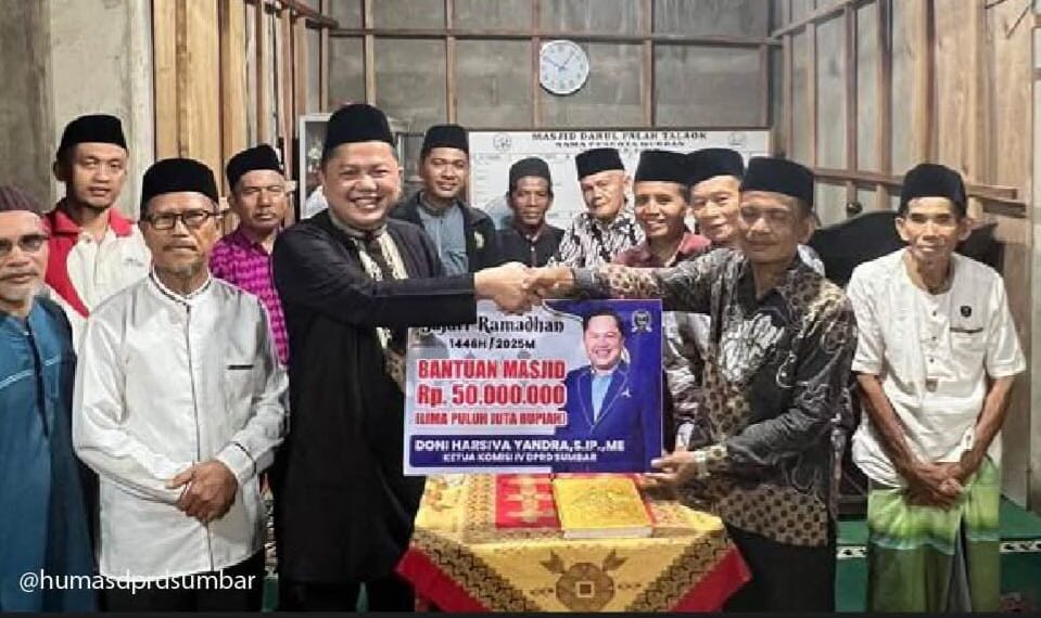 Anggota Komisi IV DPRD Sumbar Doni Harsiva Yandra Safari Ramadhan di Masjid Nurul Falah Nagari Talaok